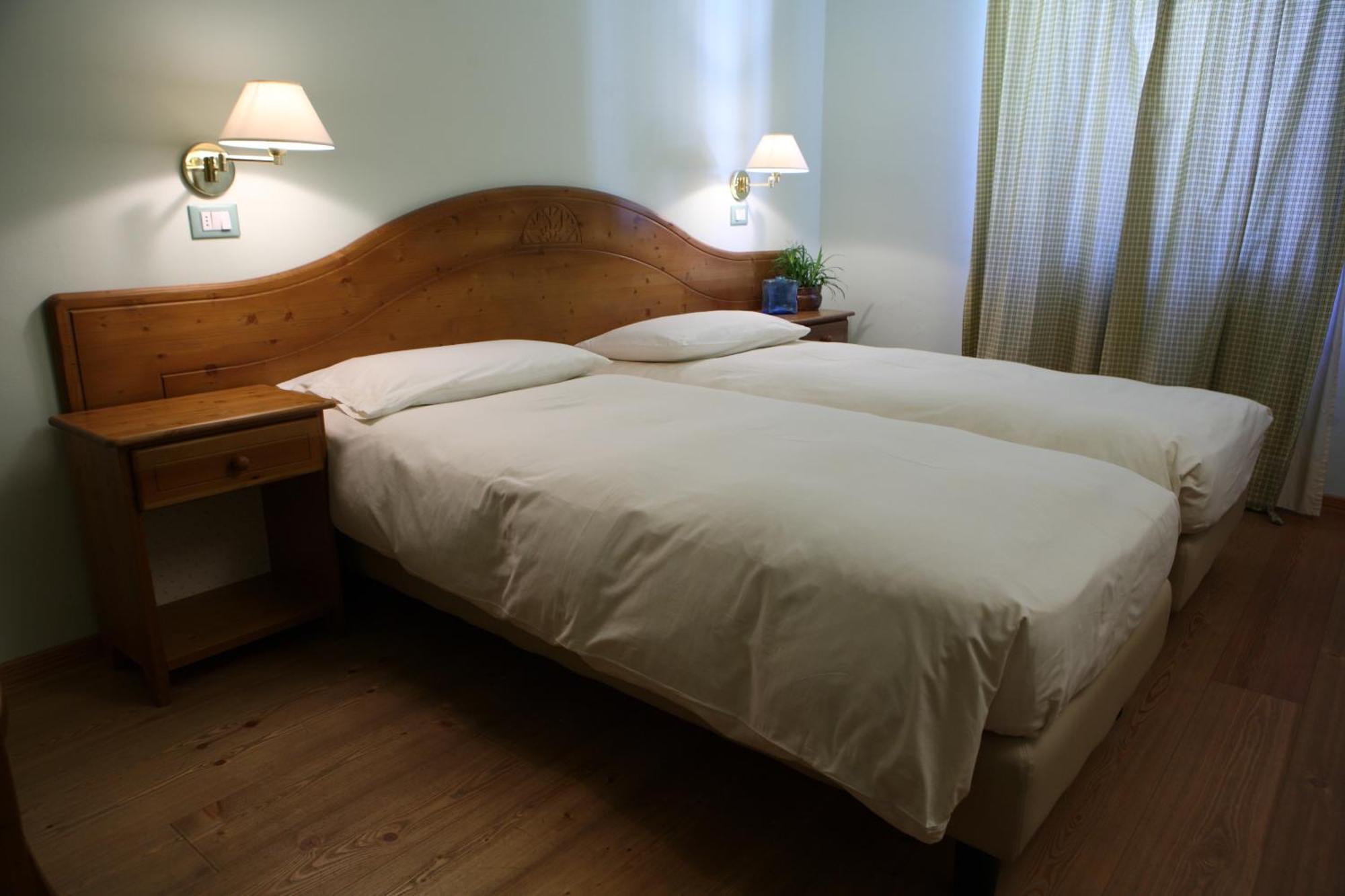 Hotel Residence Valverde เกรสโซเนย์-ลา-ตรีนีเต ภายนอก รูปภาพ