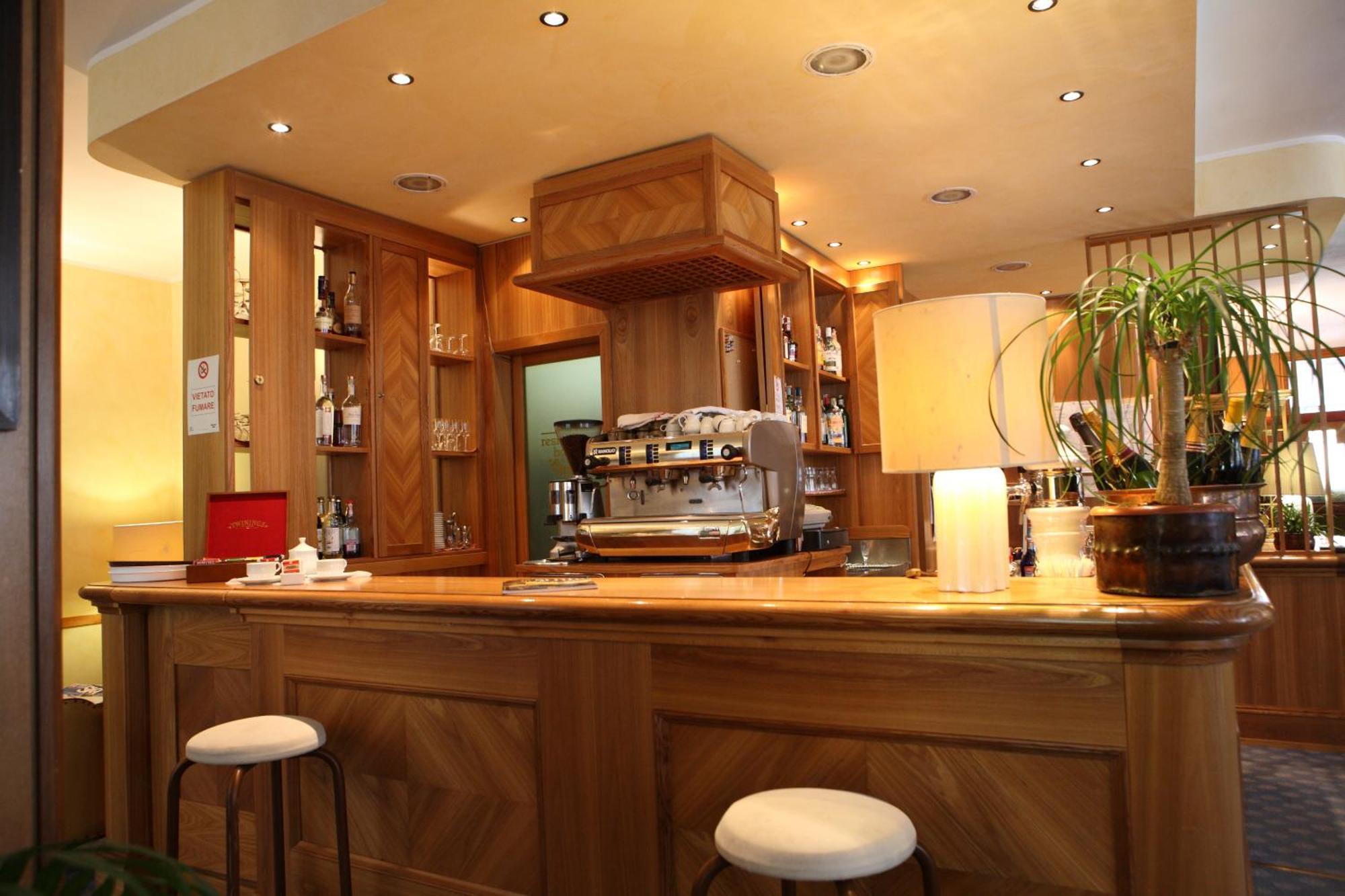 Hotel Residence Valverde เกรสโซเนย์-ลา-ตรีนีเต ภายนอก รูปภาพ