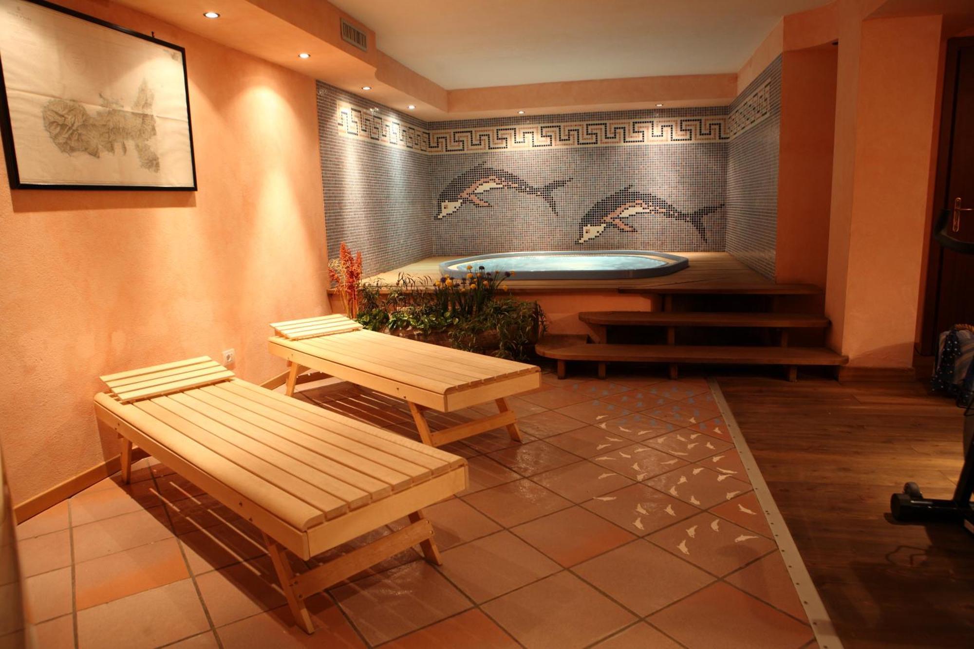 Hotel Residence Valverde เกรสโซเนย์-ลา-ตรีนีเต ภายนอก รูปภาพ