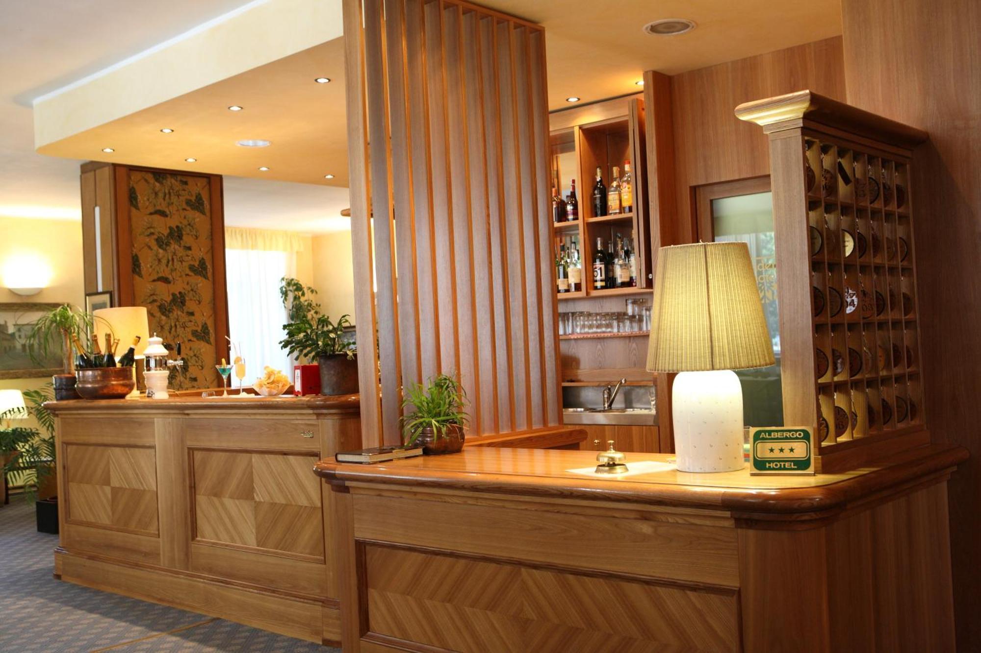Hotel Residence Valverde เกรสโซเนย์-ลา-ตรีนีเต ภายนอก รูปภาพ