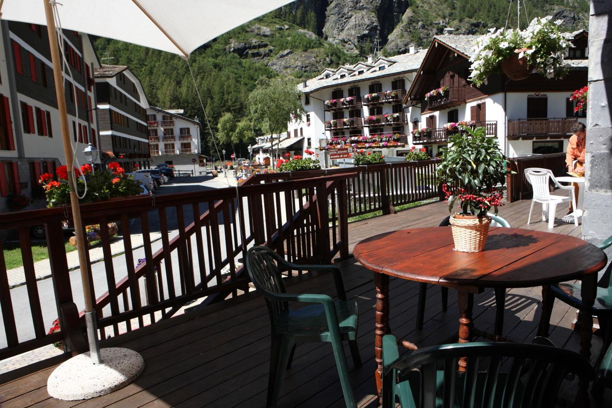 Hotel Residence Valverde เกรสโซเนย์-ลา-ตรีนีเต ภายนอก รูปภาพ