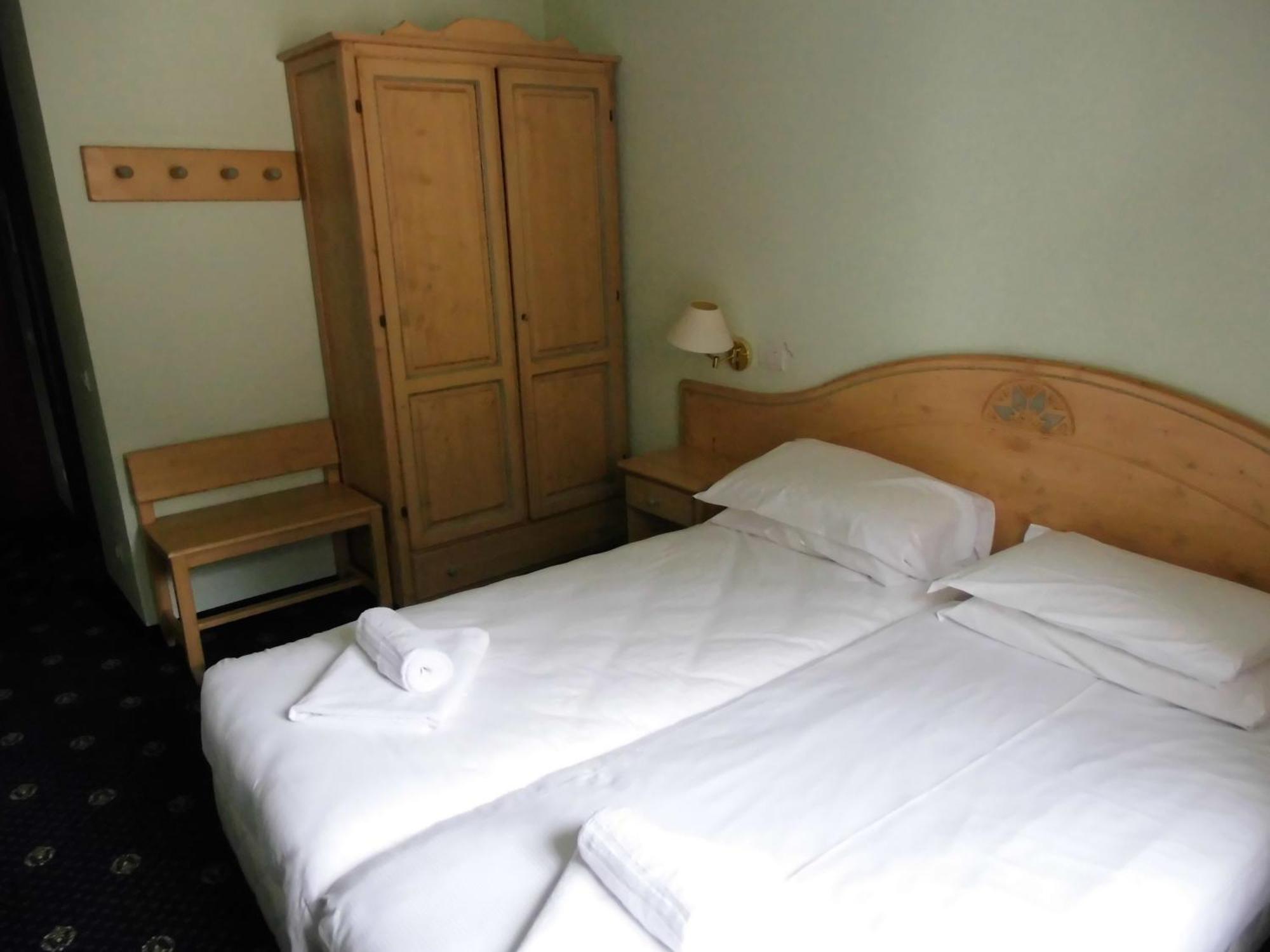Hotel Residence Valverde เกรสโซเนย์-ลา-ตรีนีเต ภายนอก รูปภาพ