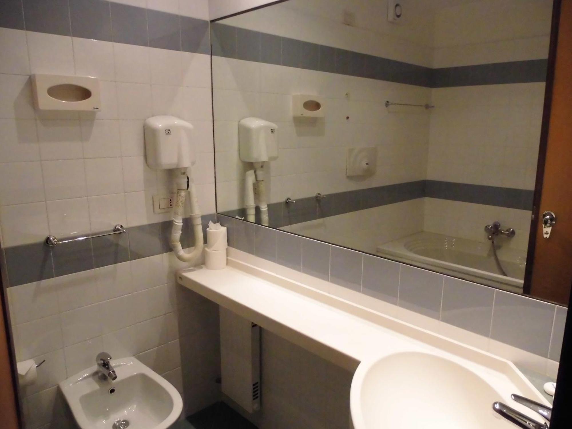 Hotel Residence Valverde เกรสโซเนย์-ลา-ตรีนีเต ภายนอก รูปภาพ