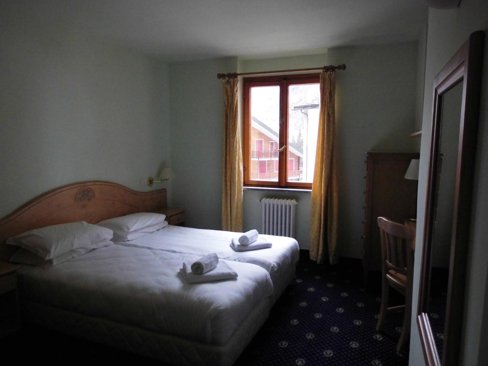 Hotel Residence Valverde เกรสโซเนย์-ลา-ตรีนีเต ภายนอก รูปภาพ