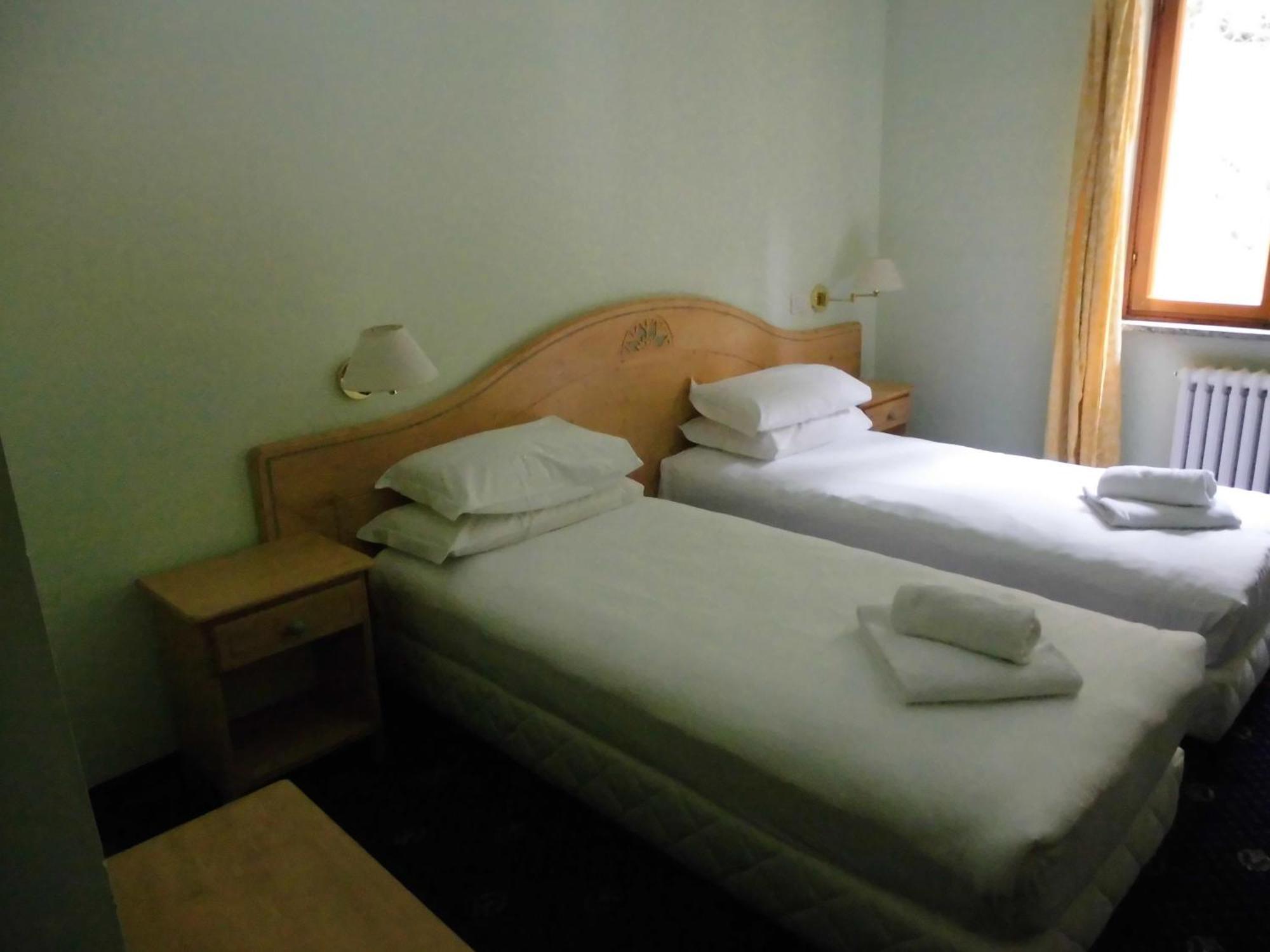 Hotel Residence Valverde เกรสโซเนย์-ลา-ตรีนีเต ภายนอก รูปภาพ