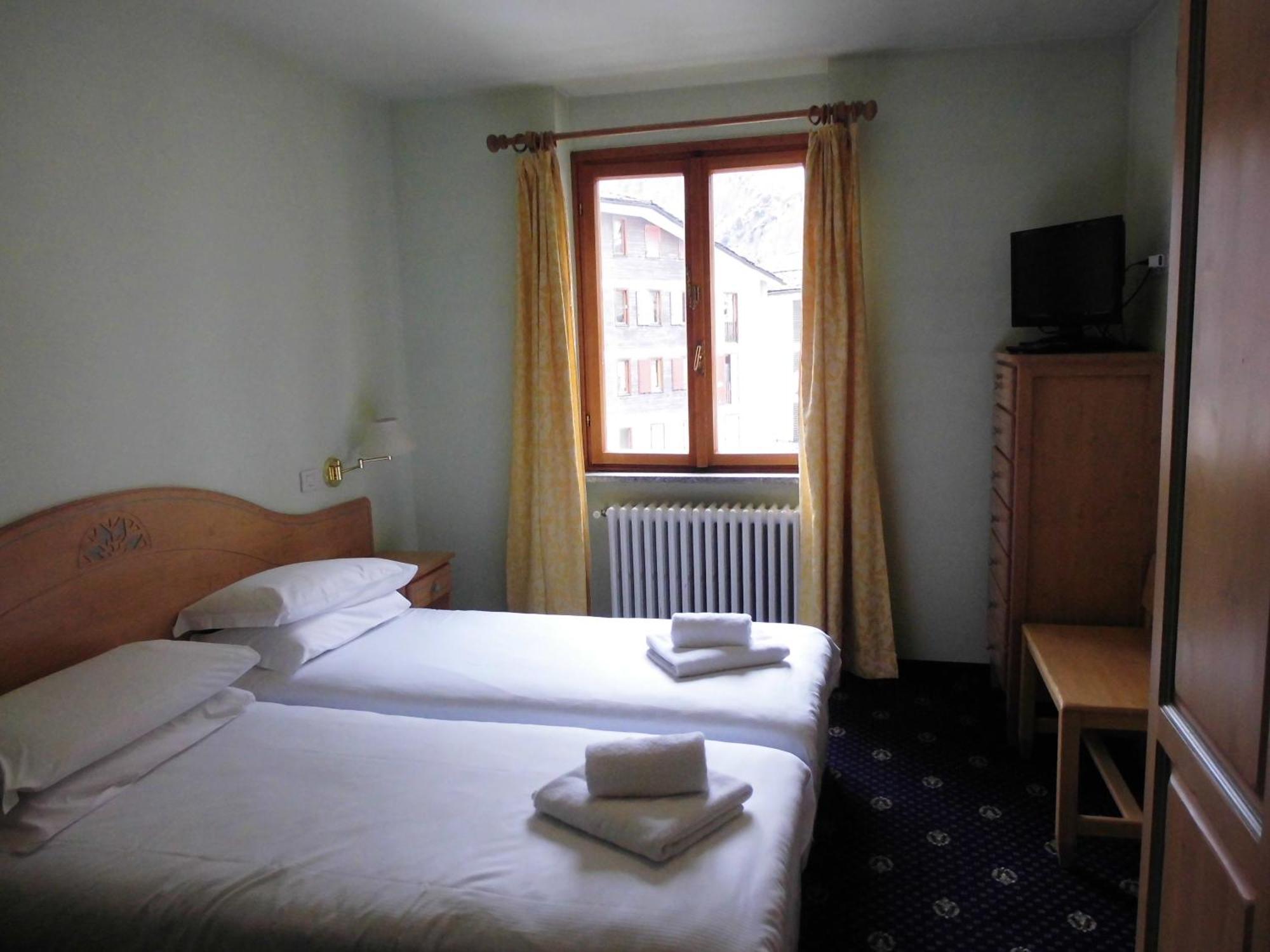 Hotel Residence Valverde เกรสโซเนย์-ลา-ตรีนีเต ภายนอก รูปภาพ