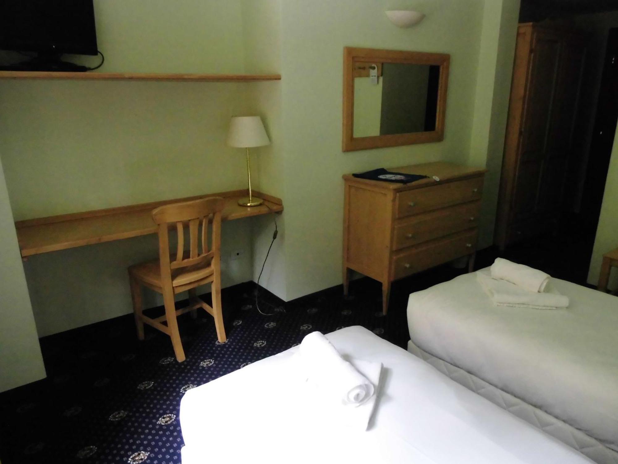 Hotel Residence Valverde เกรสโซเนย์-ลา-ตรีนีเต ภายนอก รูปภาพ