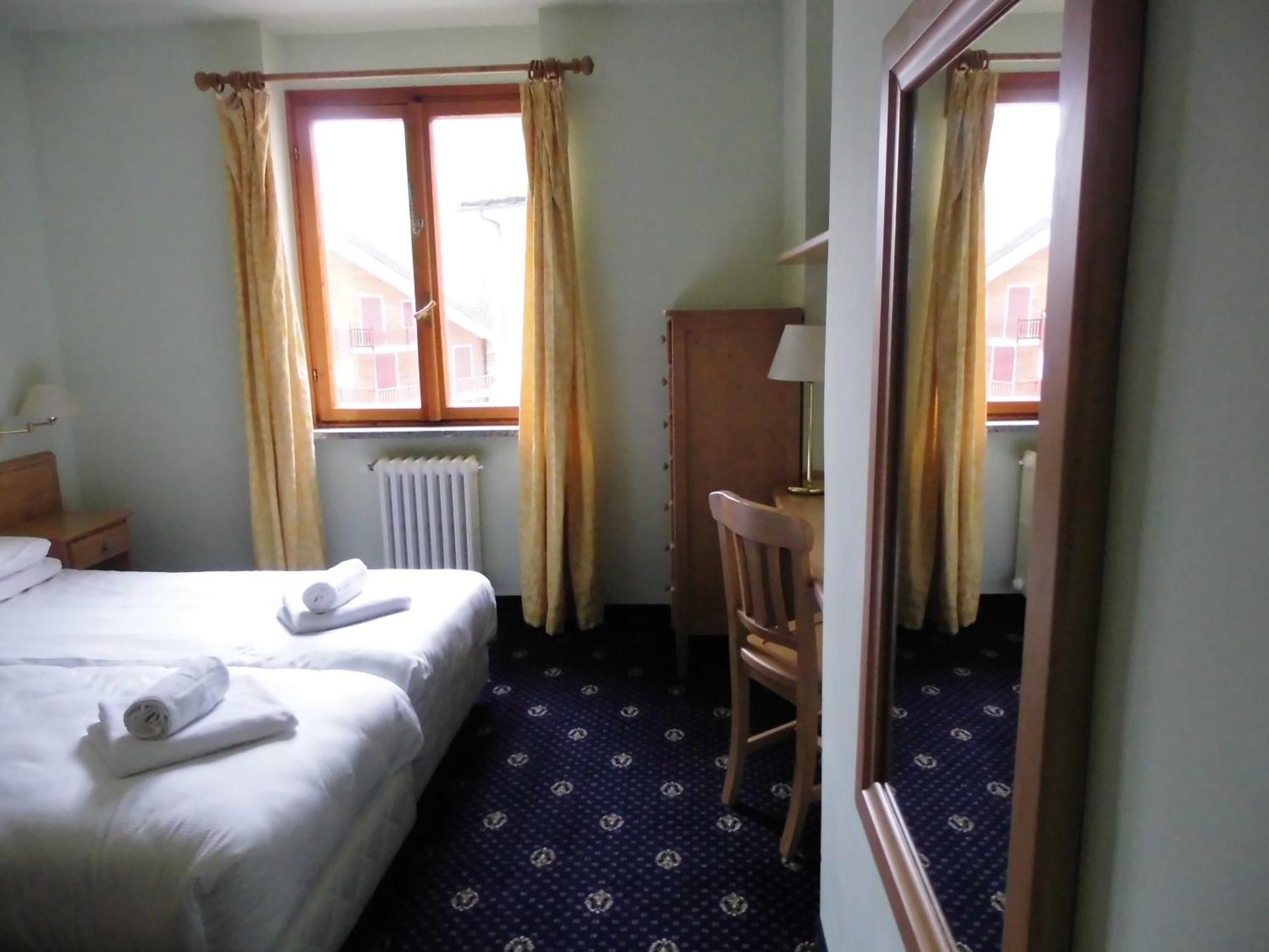 Hotel Residence Valverde เกรสโซเนย์-ลา-ตรีนีเต ภายนอก รูปภาพ