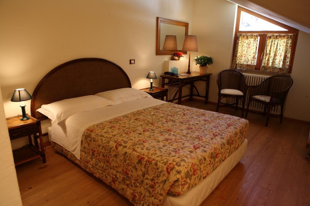 Hotel Residence Valverde เกรสโซเนย์-ลา-ตรีนีเต ภายนอก รูปภาพ