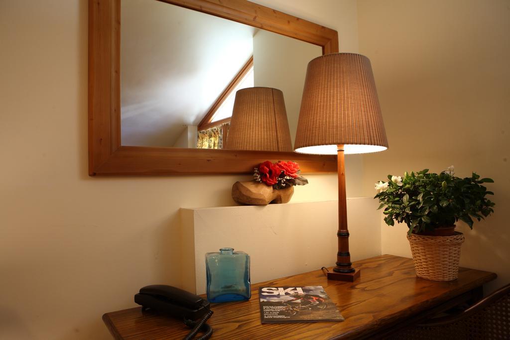 Hotel Residence Valverde เกรสโซเนย์-ลา-ตรีนีเต ภายนอก รูปภาพ