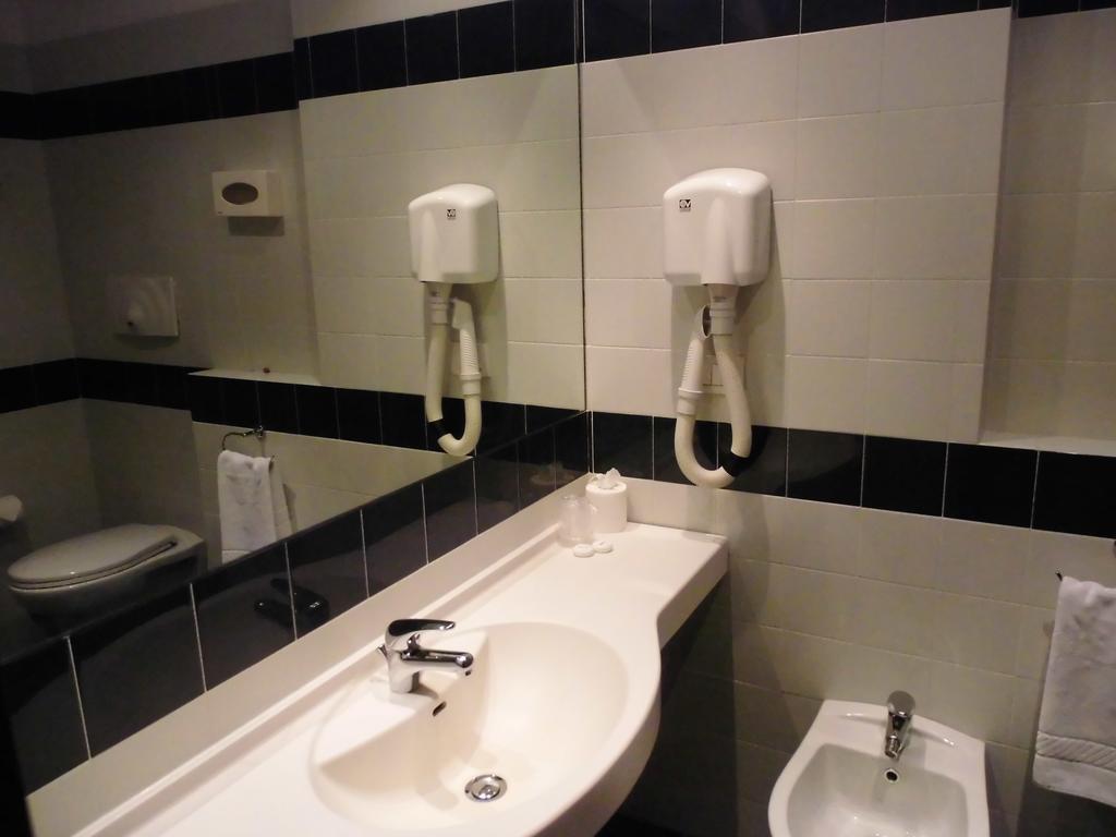 Hotel Residence Valverde เกรสโซเนย์-ลา-ตรีนีเต ภายนอก รูปภาพ