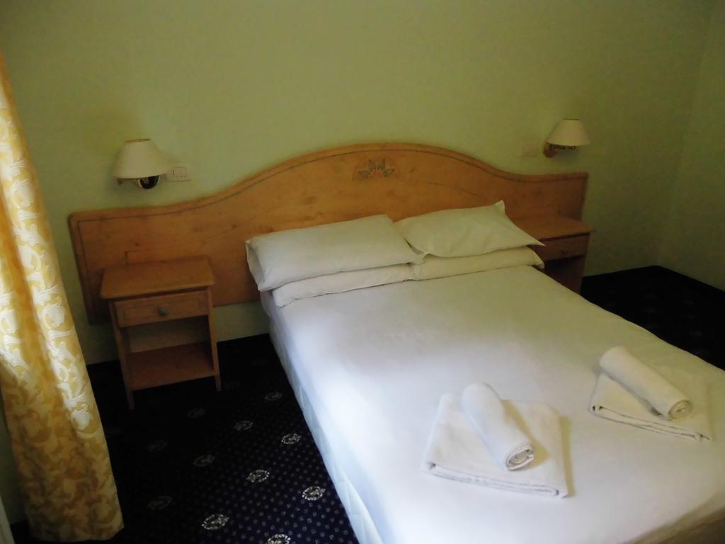Hotel Residence Valverde เกรสโซเนย์-ลา-ตรีนีเต ภายนอก รูปภาพ